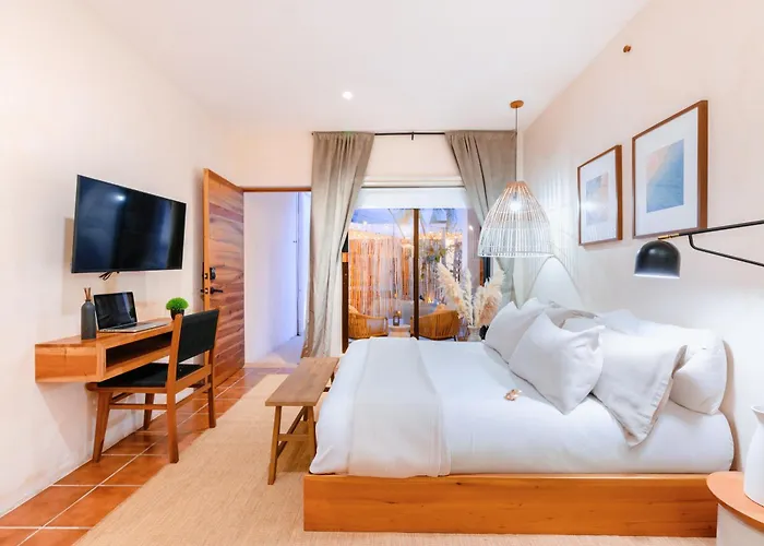 Hotel Malish & *